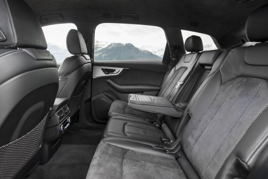 Интерьер Audi Q7 TDI Quattro S-Line (4M) 2015 года  (WW) (фото 19 из 30)